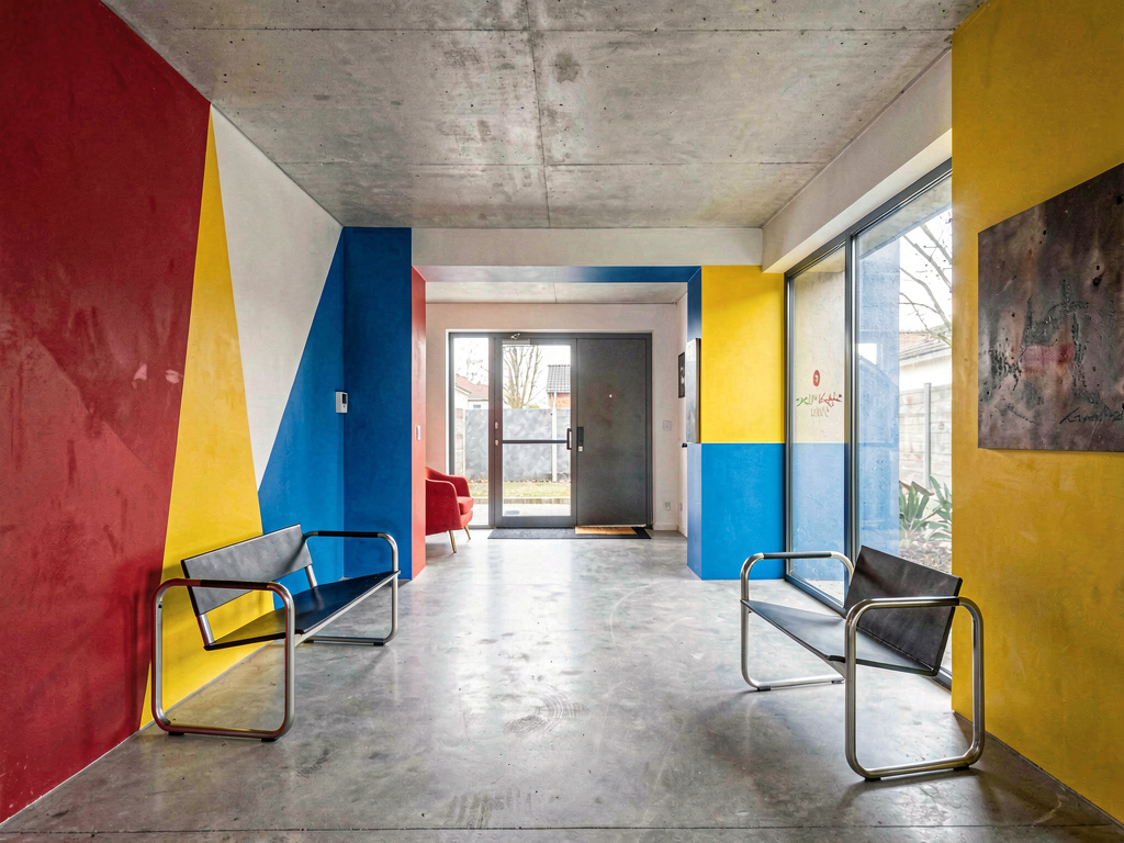 Bauhaus entryway design